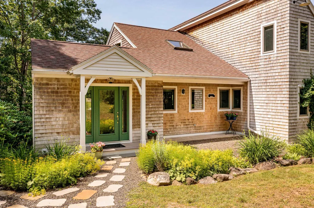 2 Springbrook Way Rockport ME 04856