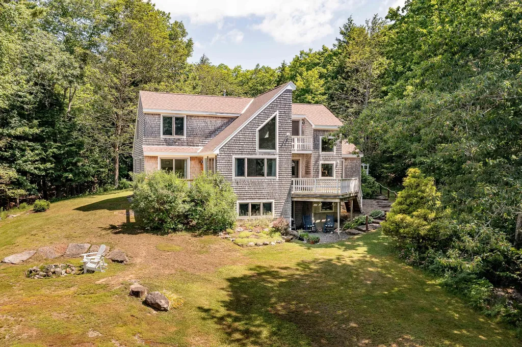2 Springbrook Way Rockport ME 04856