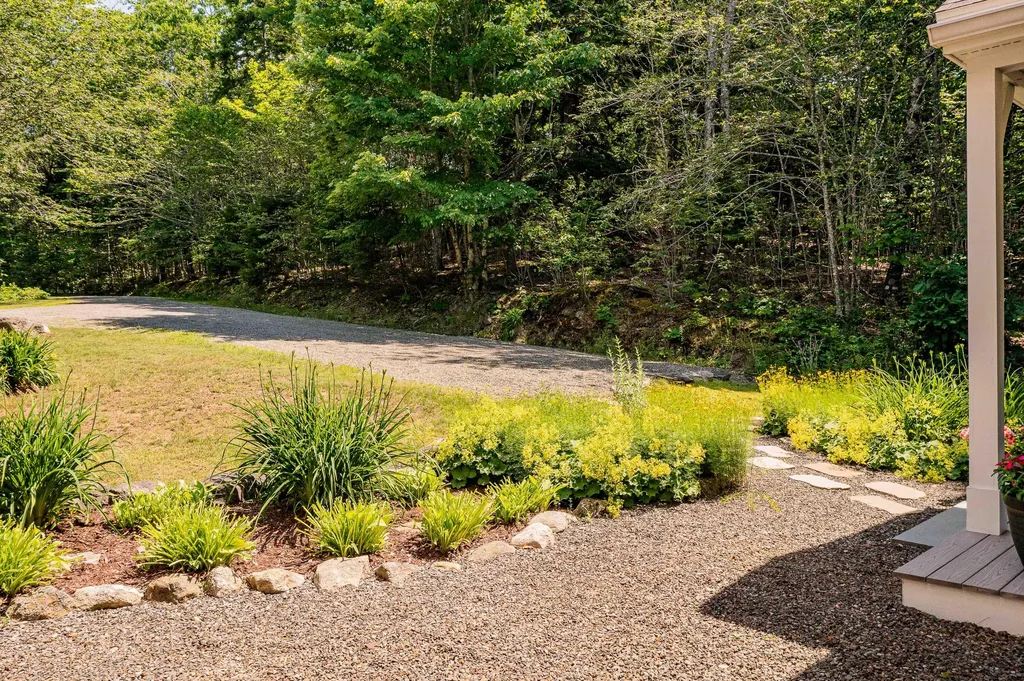 2 Springbrook Way Rockport ME 04856