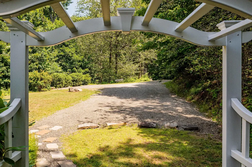 2 Springbrook Way Rockport ME 04856
