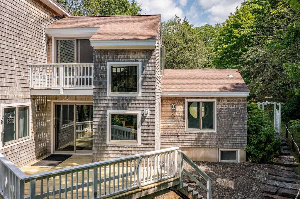 2 Springbrook Way Rockport ME 04856
