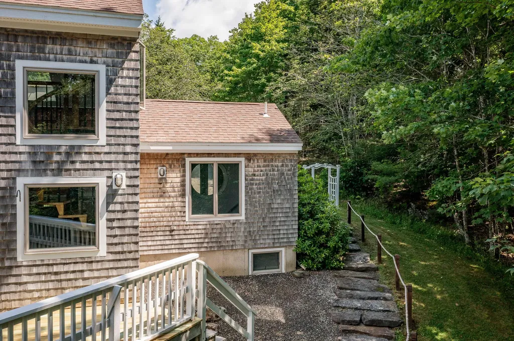 2 Springbrook Way Rockport ME 04856