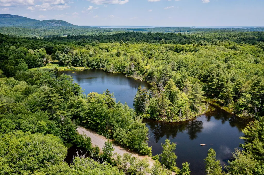 2 Springbrook Way Rockport ME 04856