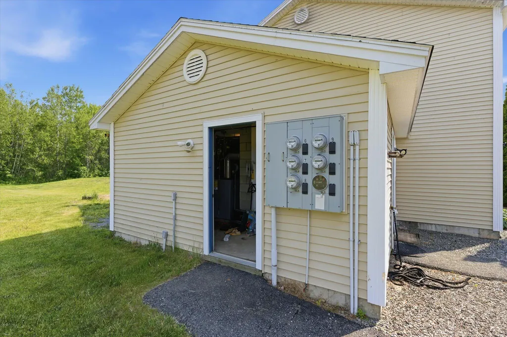 2 Hope's Place Bradley ME 04411