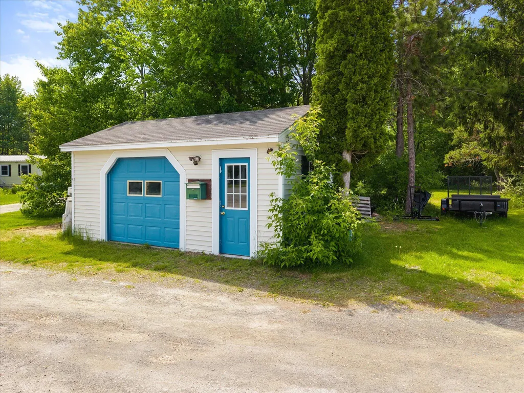 2 Hope's Place Bradley ME 04411