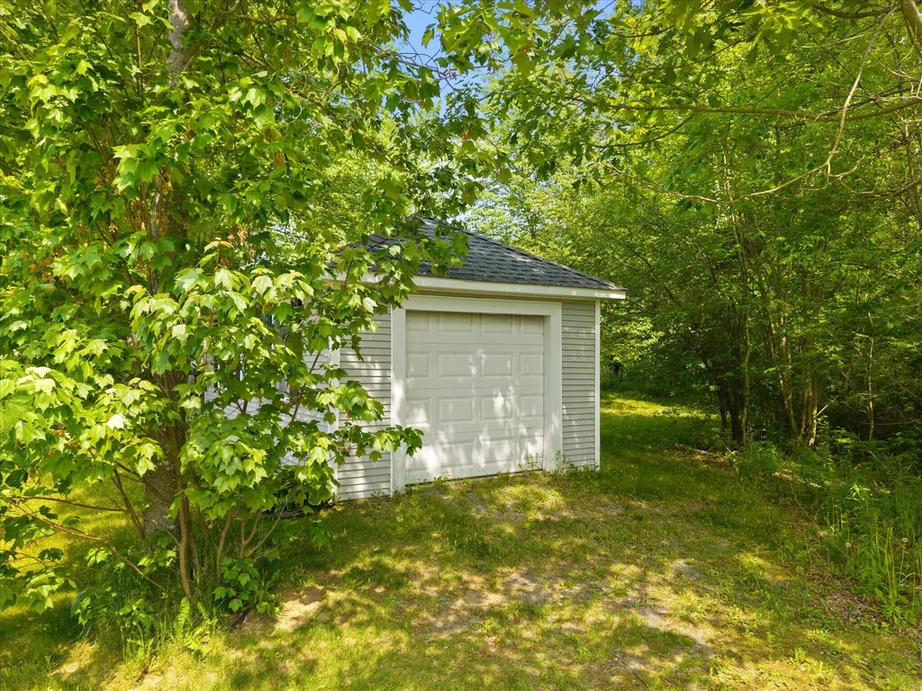 2 Hope's Place Bradley ME 04411