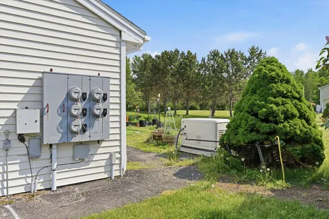 2 Hope's Place Bradley ME 04411
