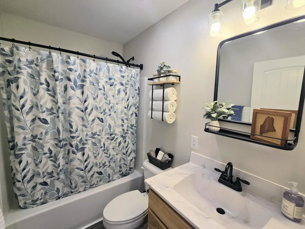 80 Ridgeway Circle Waterboro ME 04061