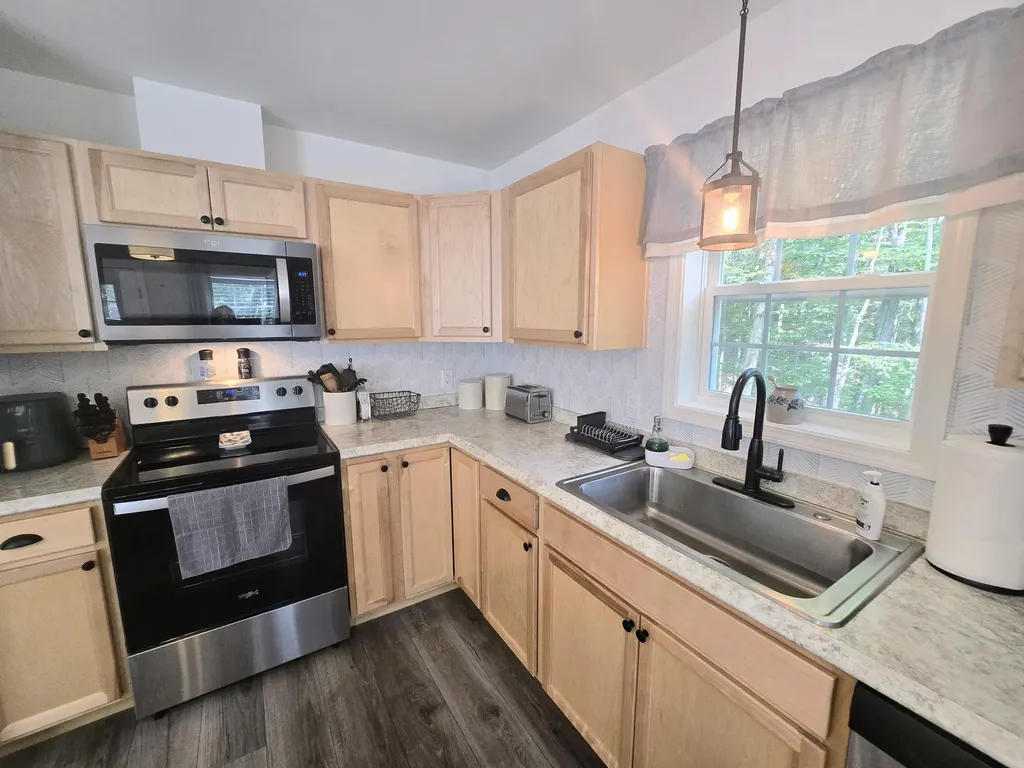 80 Ridgeway Circle Waterboro ME 04061