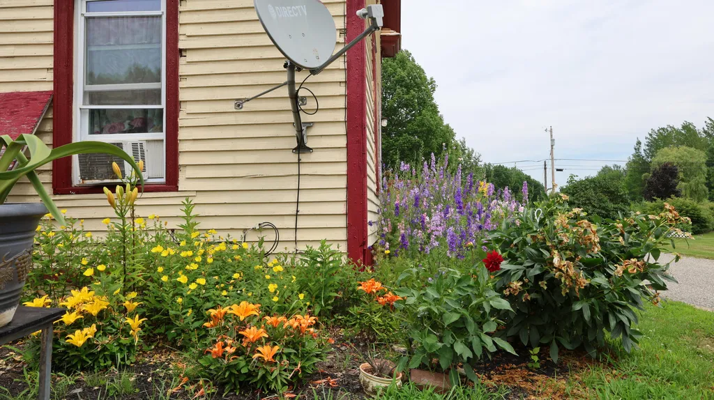 1146 Post Road Bowdoinham ME 04008