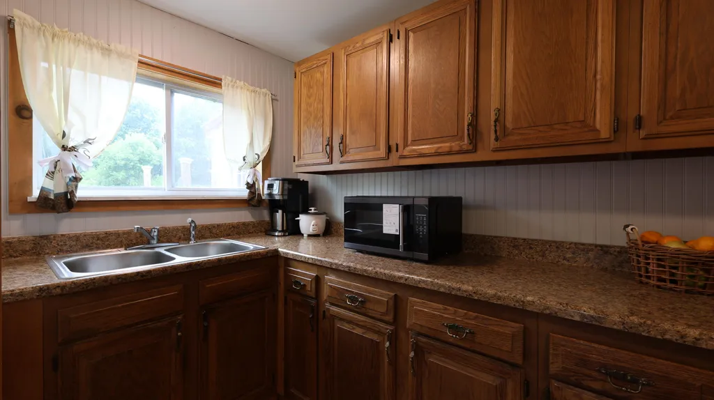1146 Post Road Bowdoinham ME 04008