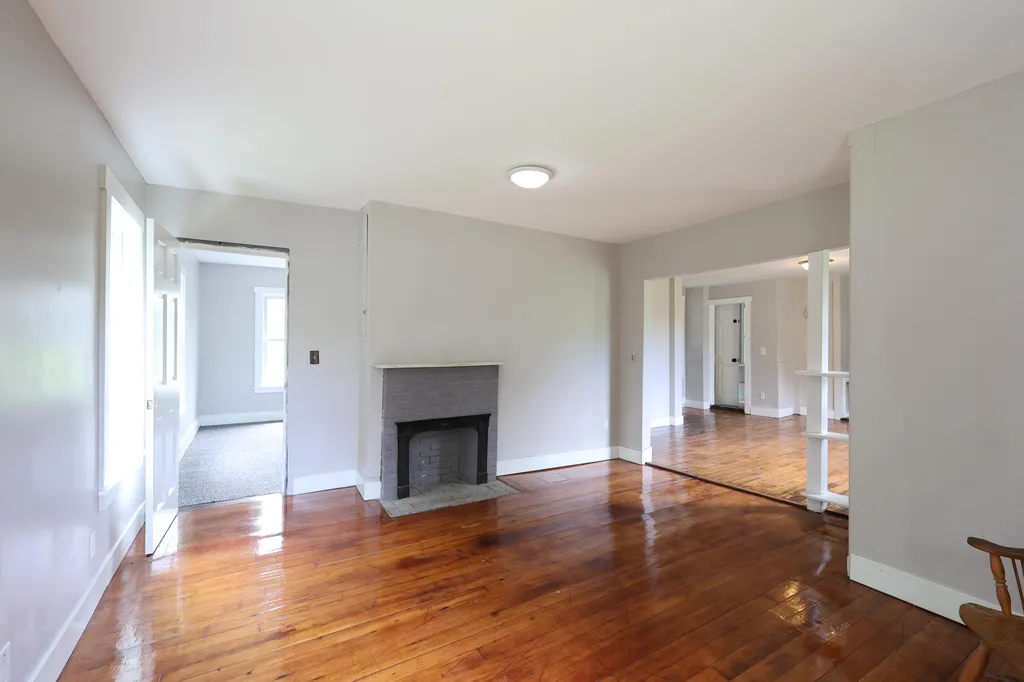 1146 Post Road Bowdoinham ME 04008