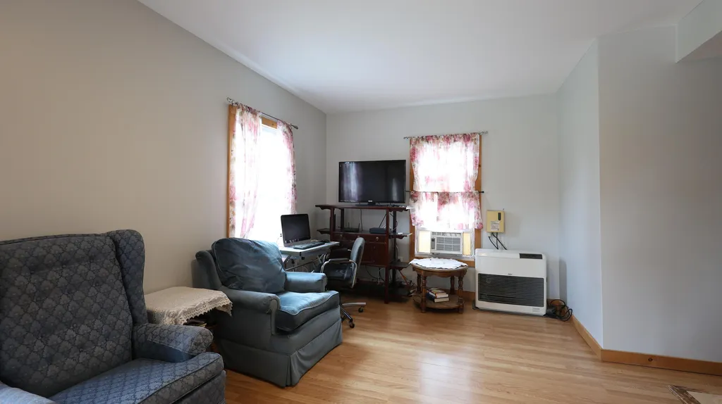 1146 Post Road Bowdoinham ME 04008