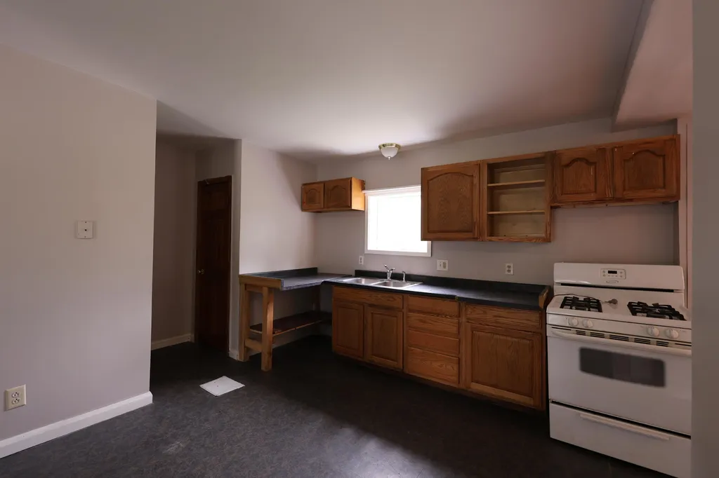 1146 Post Road Bowdoinham ME 04008