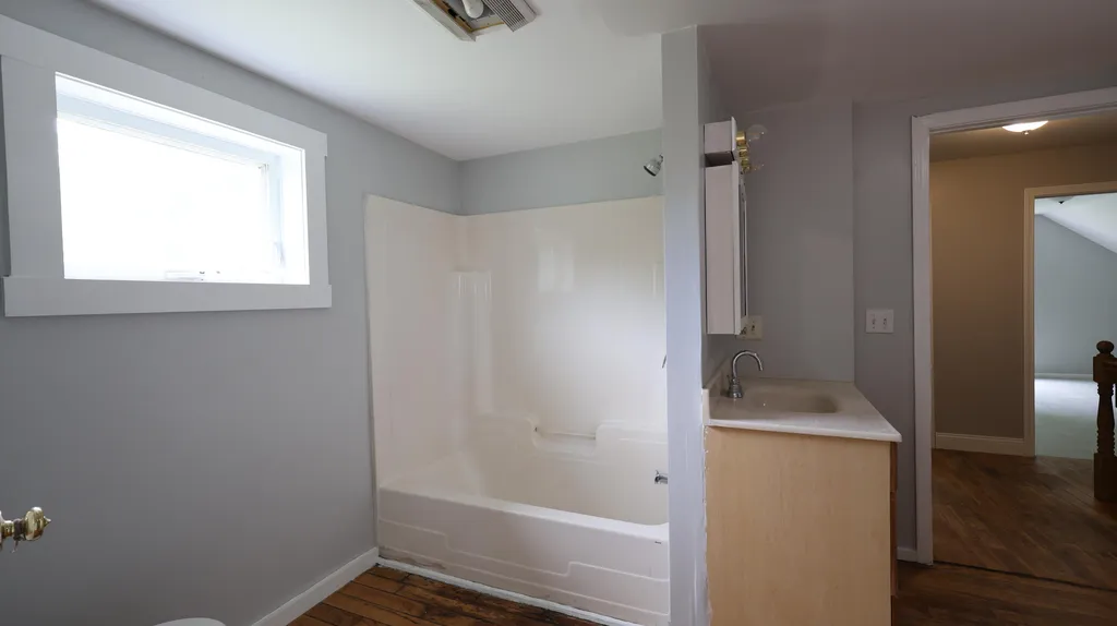 1146 Post Road Bowdoinham ME 04008