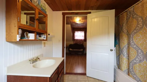1146 Post Road Bowdoinham ME 04008