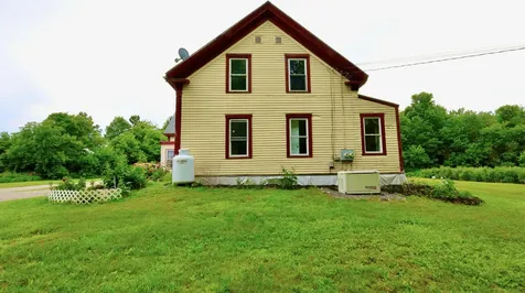 1146 Post Road Bowdoinham ME 04008
