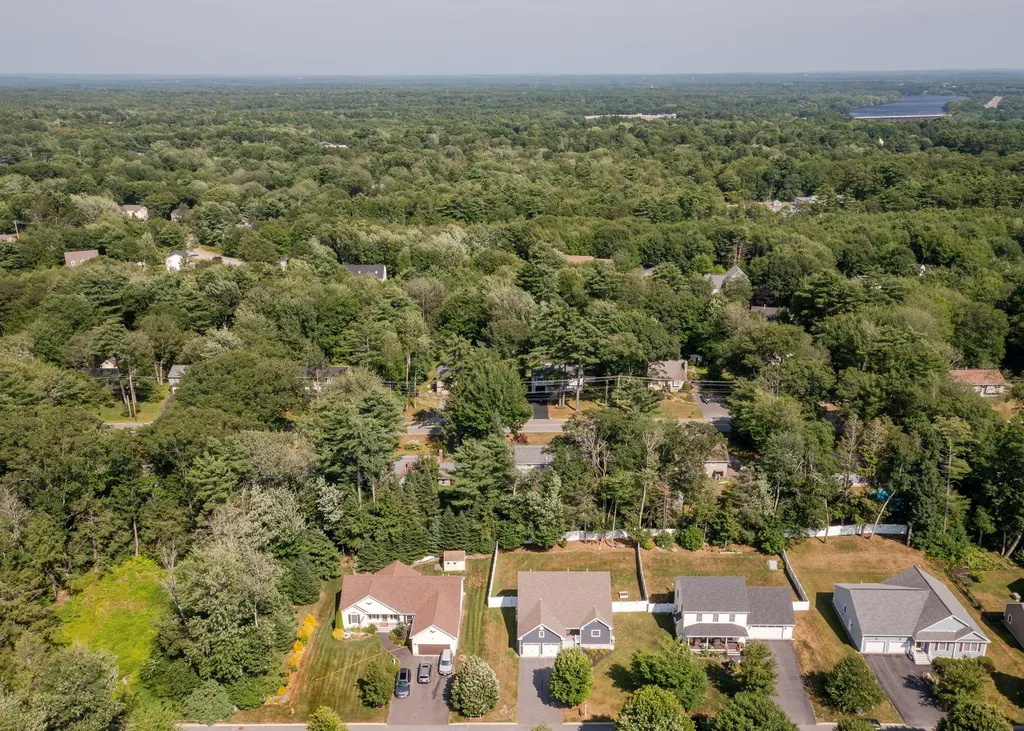 75 Forest Glen Lane Topsham ME 04086