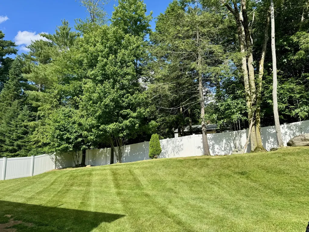 75 Forest Glen Lane Topsham ME 04086
