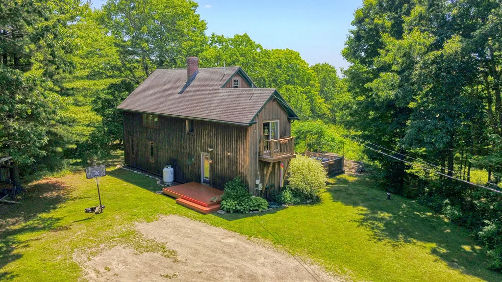 28 Abol Trail Pittston ME 04345