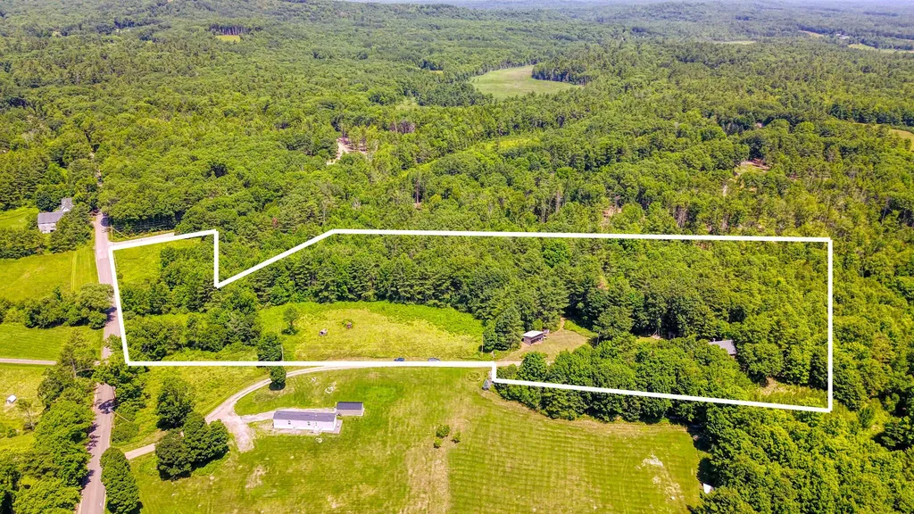 28 Abol Trail Pittston ME 04345