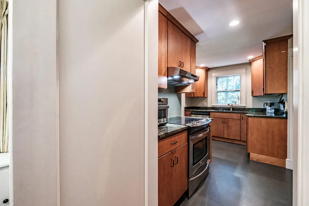 72 Stonybrook Road Cape Elizabeth ME 04107