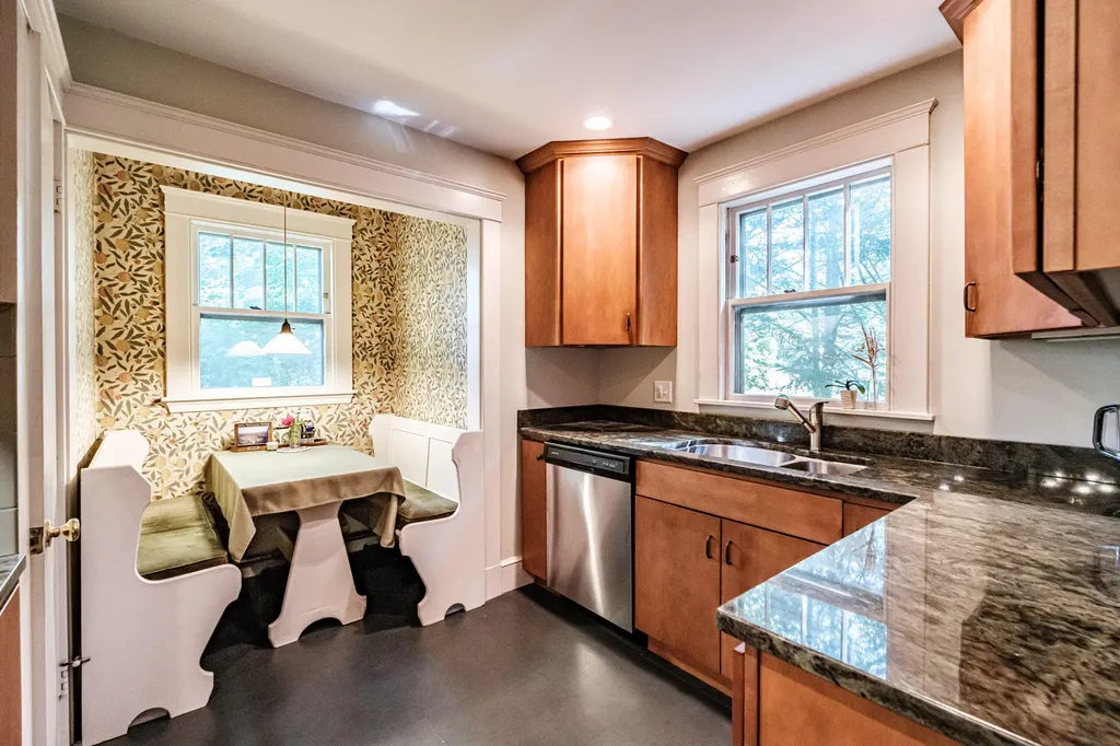 72 Stonybrook Road Cape Elizabeth ME 04107