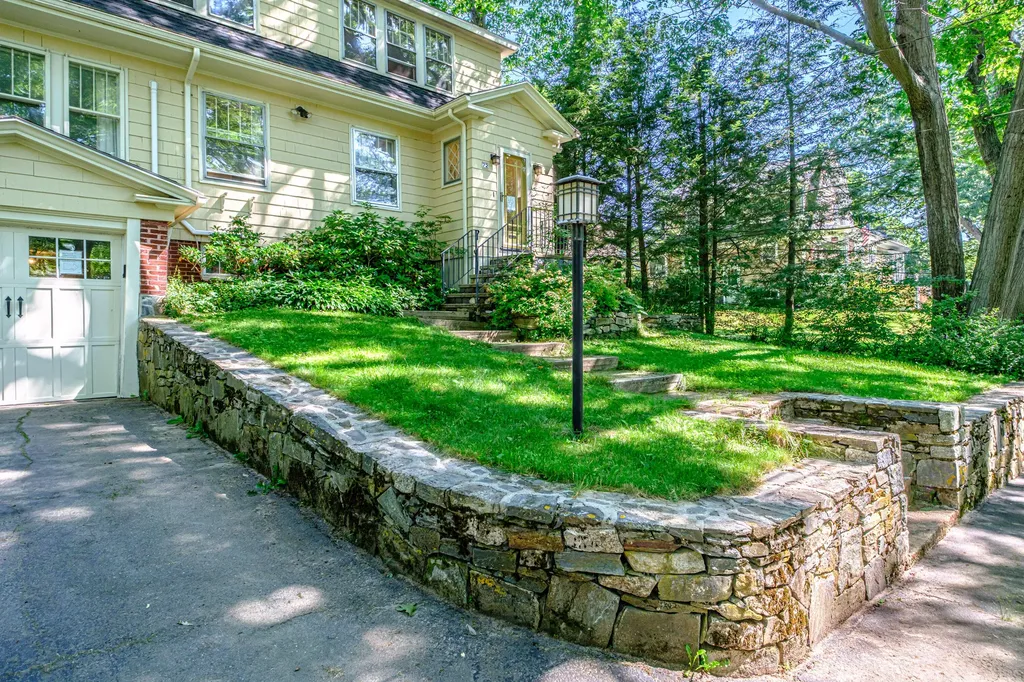72 Stonybrook Road Cape Elizabeth ME 04107