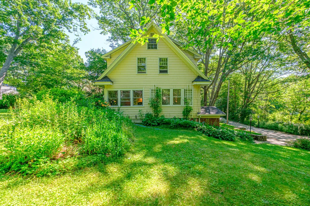 72 Stonybrook Road Cape Elizabeth ME 04107
