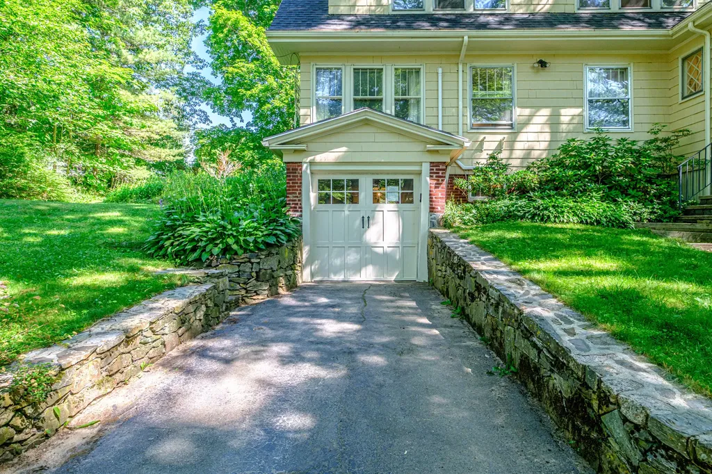 72 Stonybrook Road Cape Elizabeth ME 04107