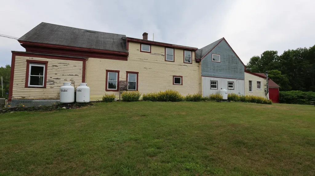 1146 Post Road Bowdoinham ME 04008