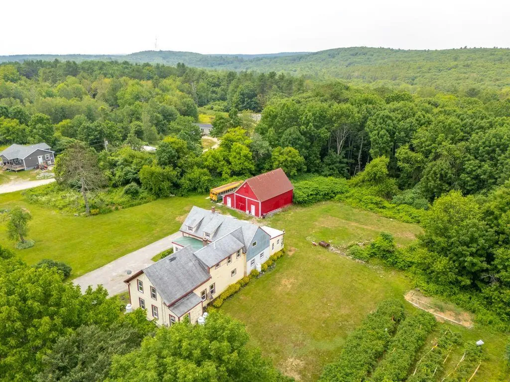 1146 Post Road Bowdoinham ME 04008