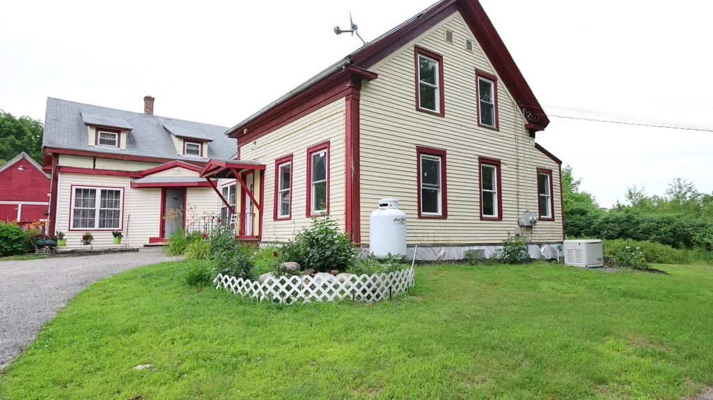 1146 Post Road Bowdoinham ME 04008