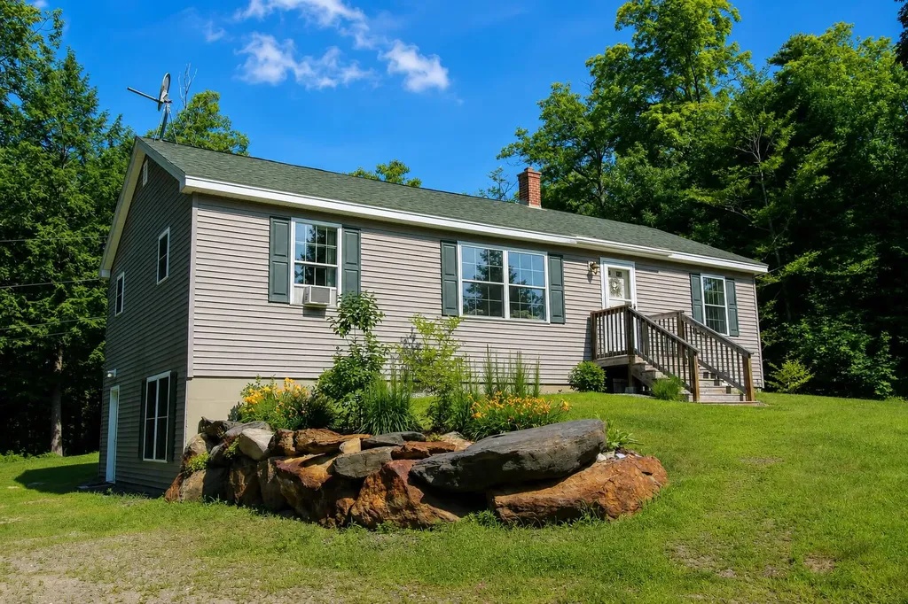 89 Boot Cove Lane Winthrop ME 04364
