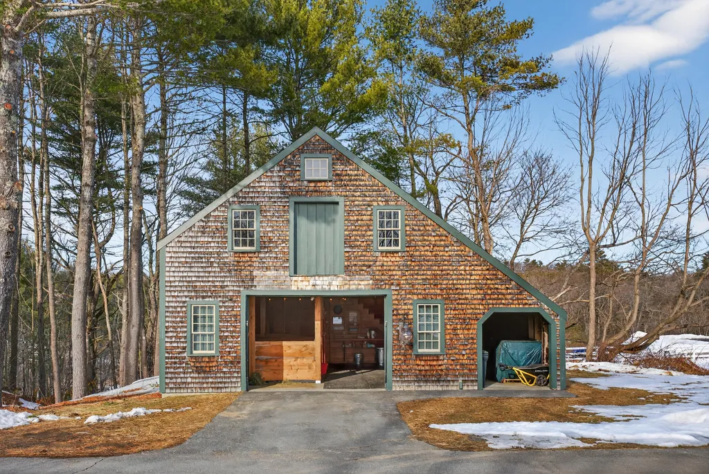 1090 Pittston School Street Pittston ME 04345