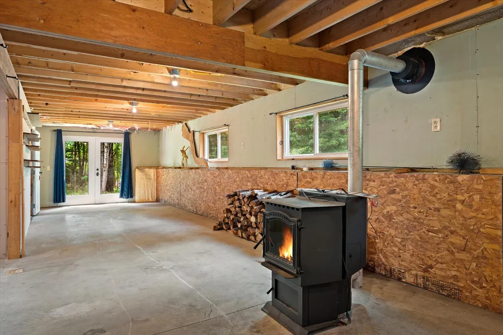 18 Werner Way Hermon ME 04401
