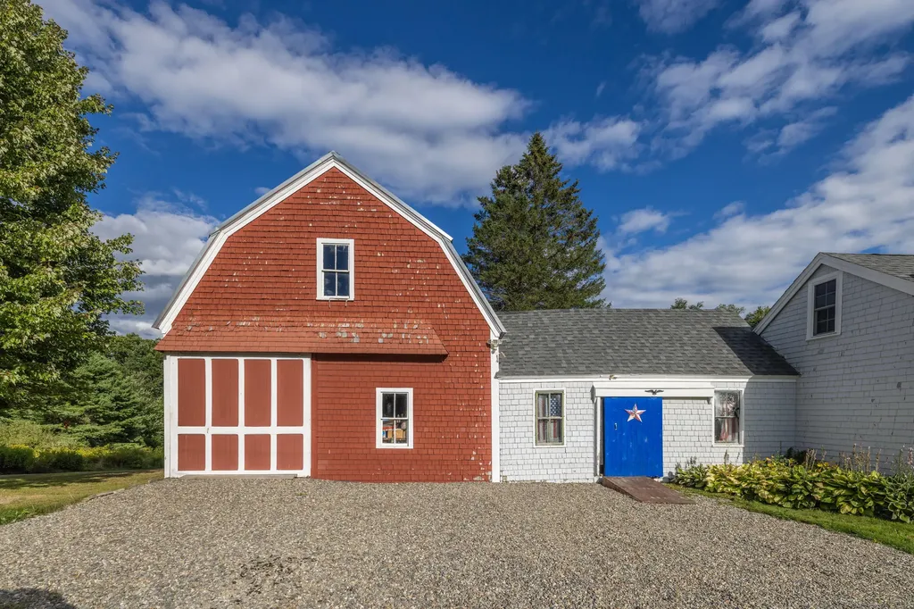 21 Pond Road S Searsmont ME 04973