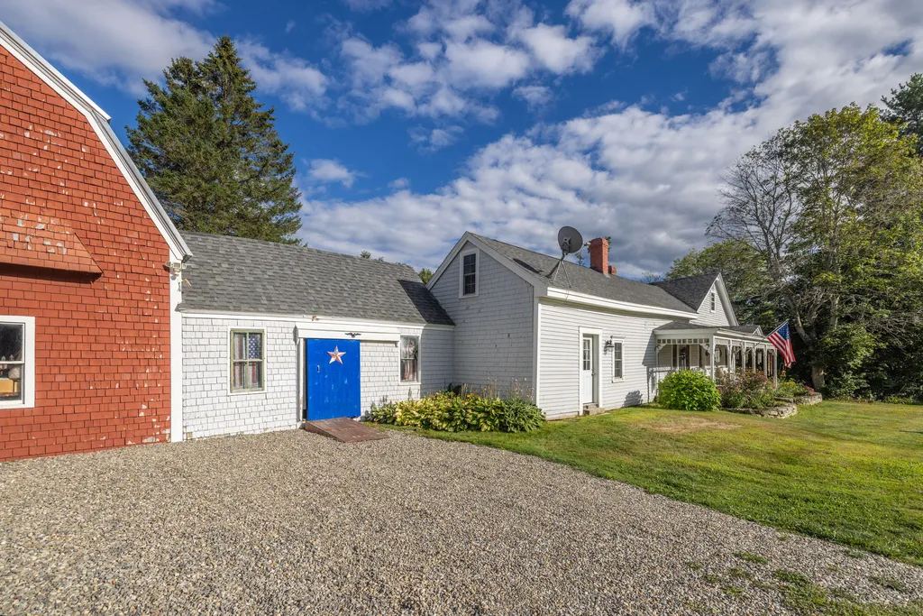 21 Pond Road S Searsmont ME 04973