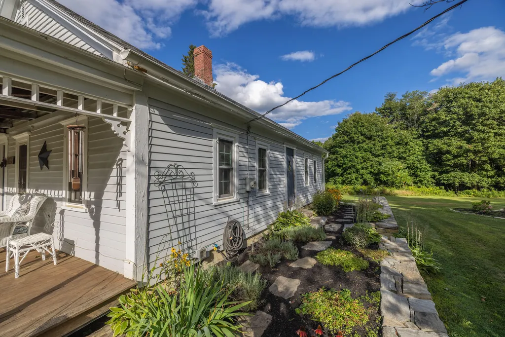 21 Pond Road S Searsmont ME 04973