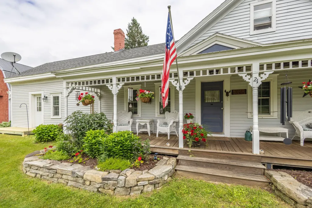 21 Pond Road S Searsmont ME 04973