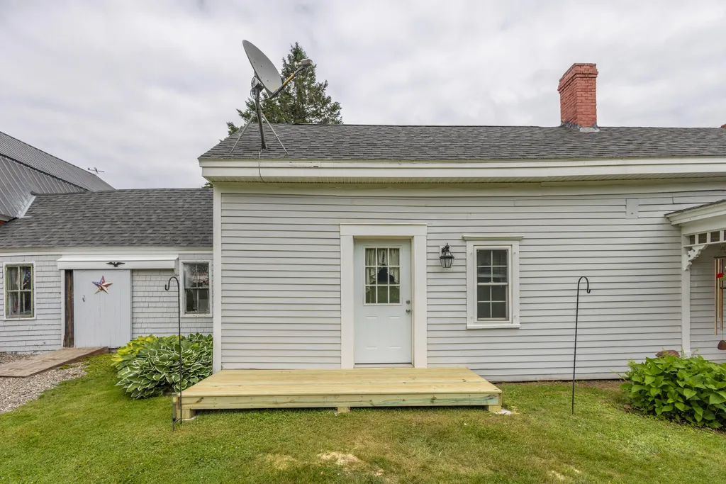 21 Pond Road S Searsmont ME 04973