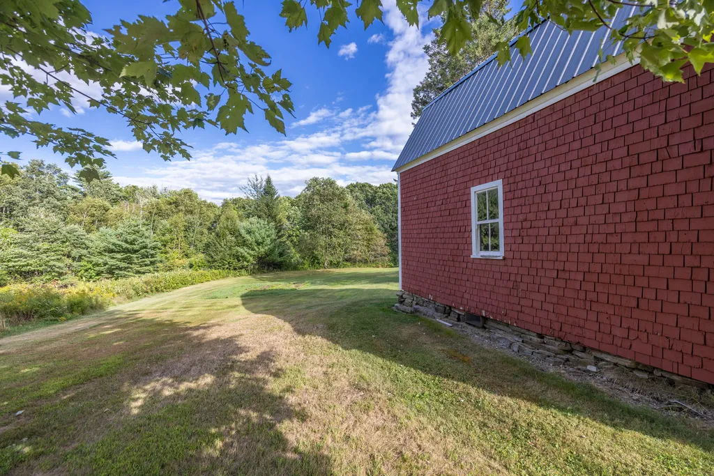 21 Pond Road S Searsmont ME 04973