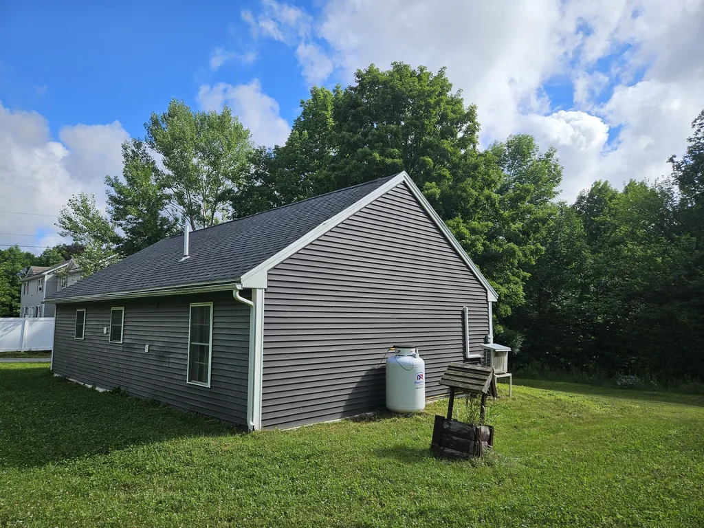 1467 Pushaw Road Glenburn ME 04401