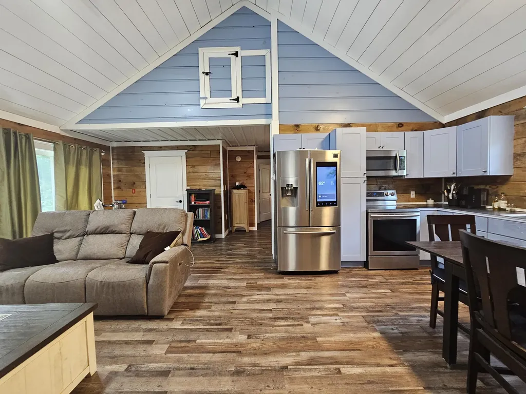 1467 Pushaw Road Glenburn ME 04401