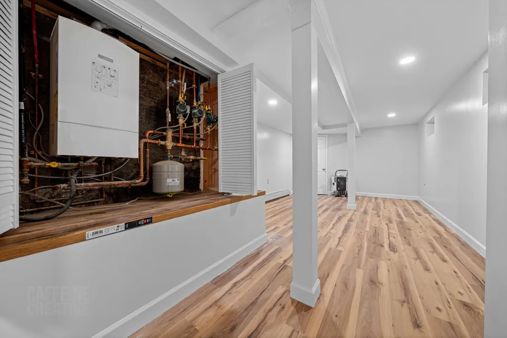 35 Allen Avenue Extension Falmouth ME 04105