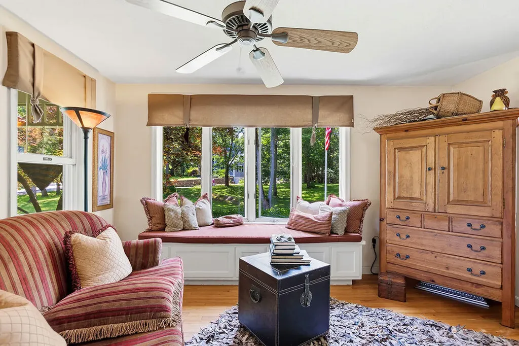 23 Elizabethan Drive Kennebunkport ME 04046