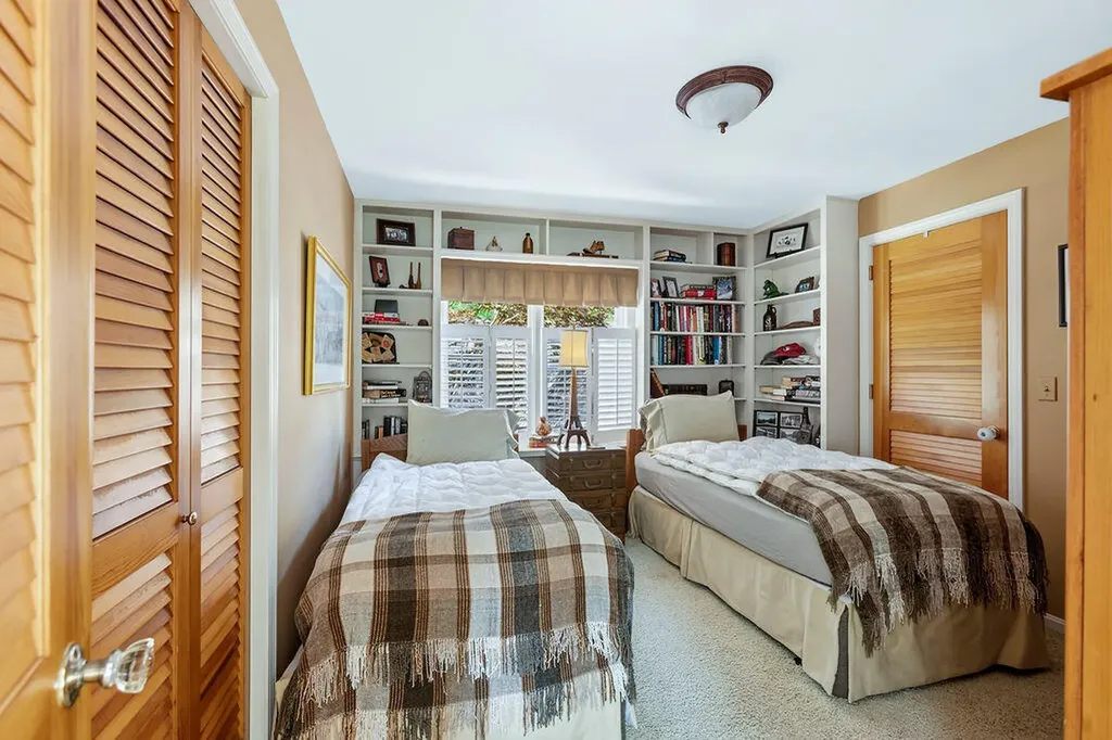 23 Elizabethan Drive Kennebunkport ME 04046