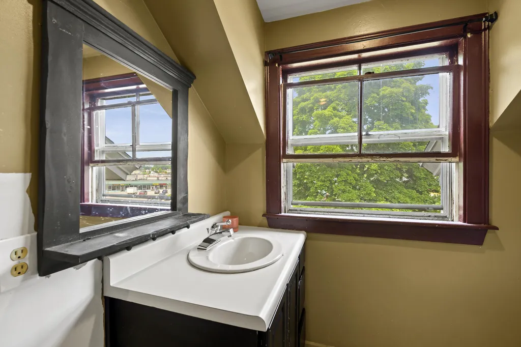 36 Vernon Street Auburn ME 04210
