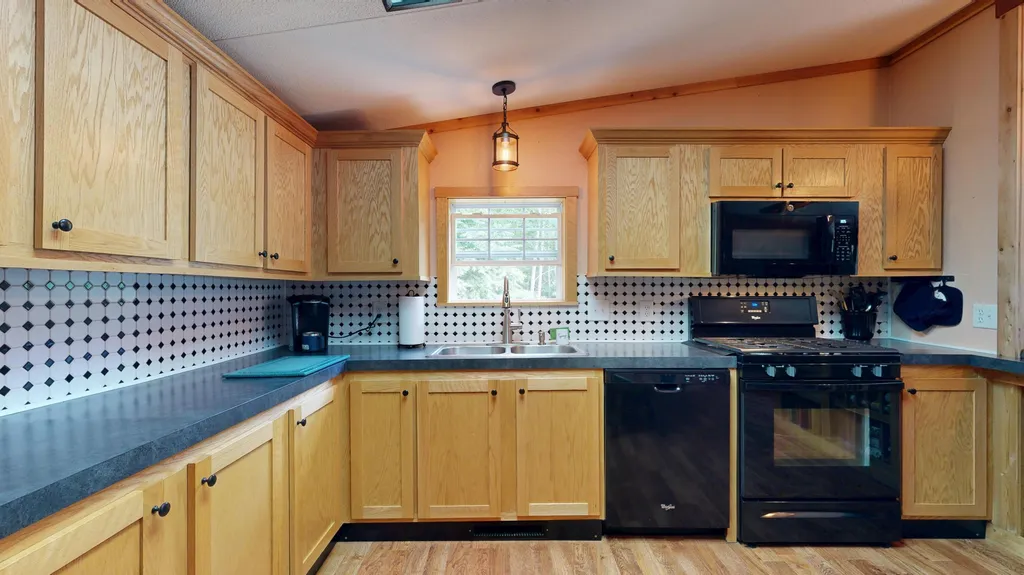 65 Blue Road Monmouth ME 04259