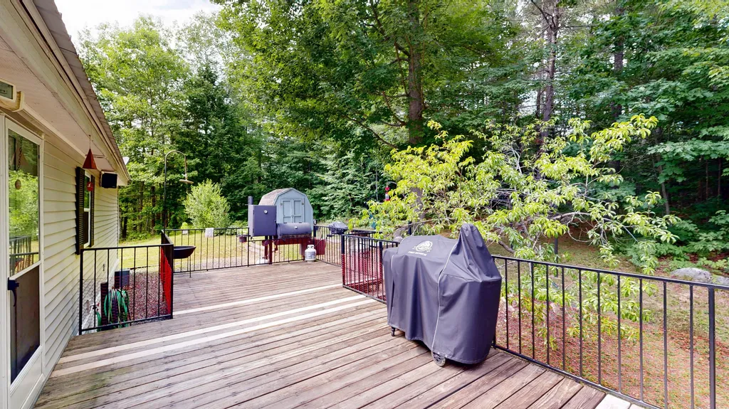 65 Blue Road Monmouth ME 04259
